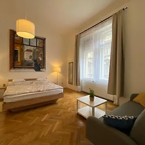 https://central-quarter-apartment.inbudapesthotels.com